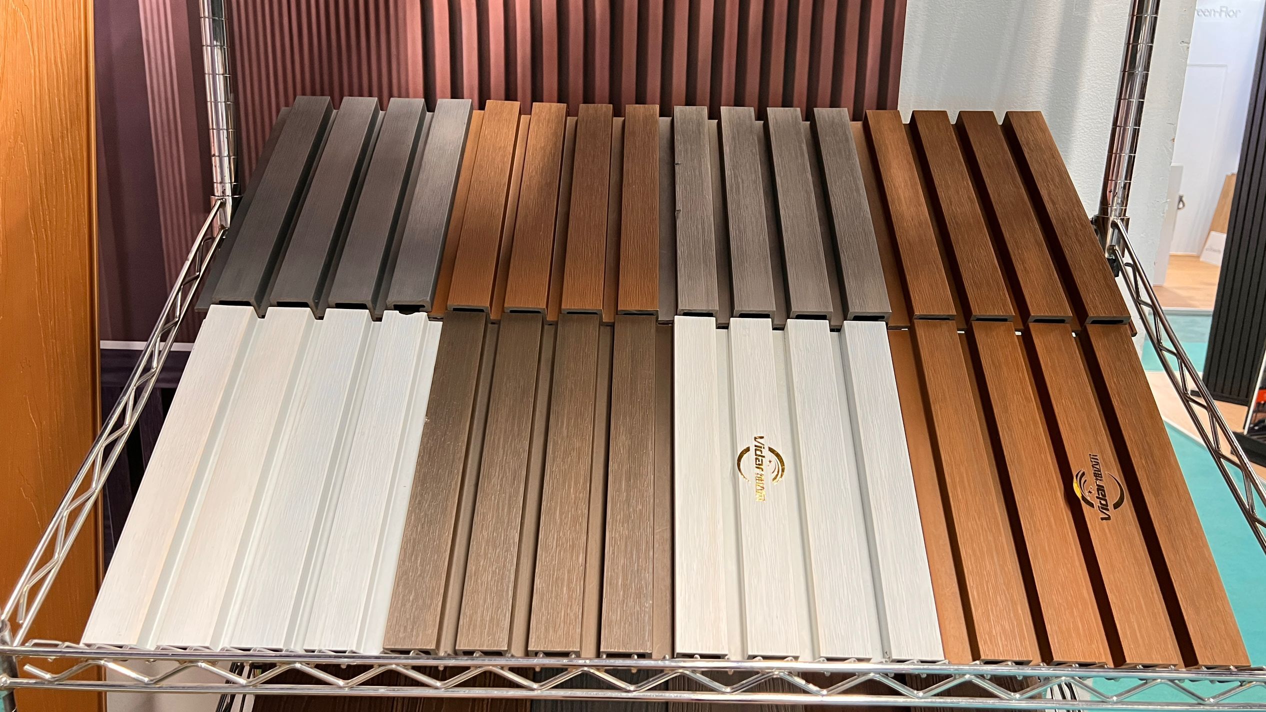 Panneaux muraux WPC blancs faciles &agrave; installer