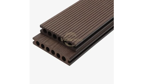 Terrasse WPC ou bois traditionnel : lequel choisir en 2025 ?