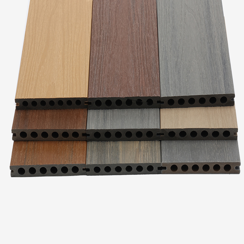 La terrasse composite est-elle glissante lorsqu'elle est mouillée?