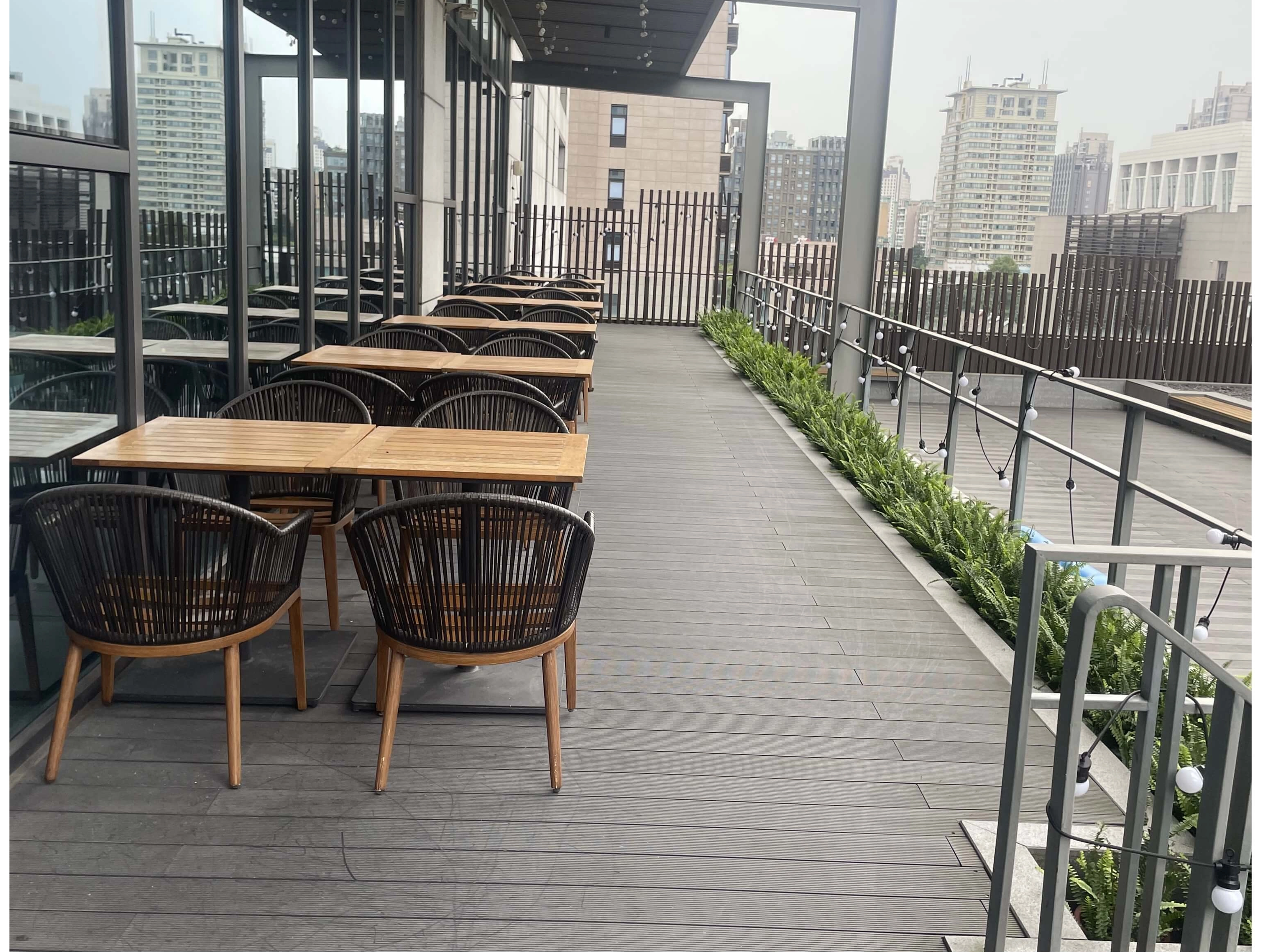 La dernière terrasse en co-extrusion WPC de Vidar : un choix intelligent pour les entreprises