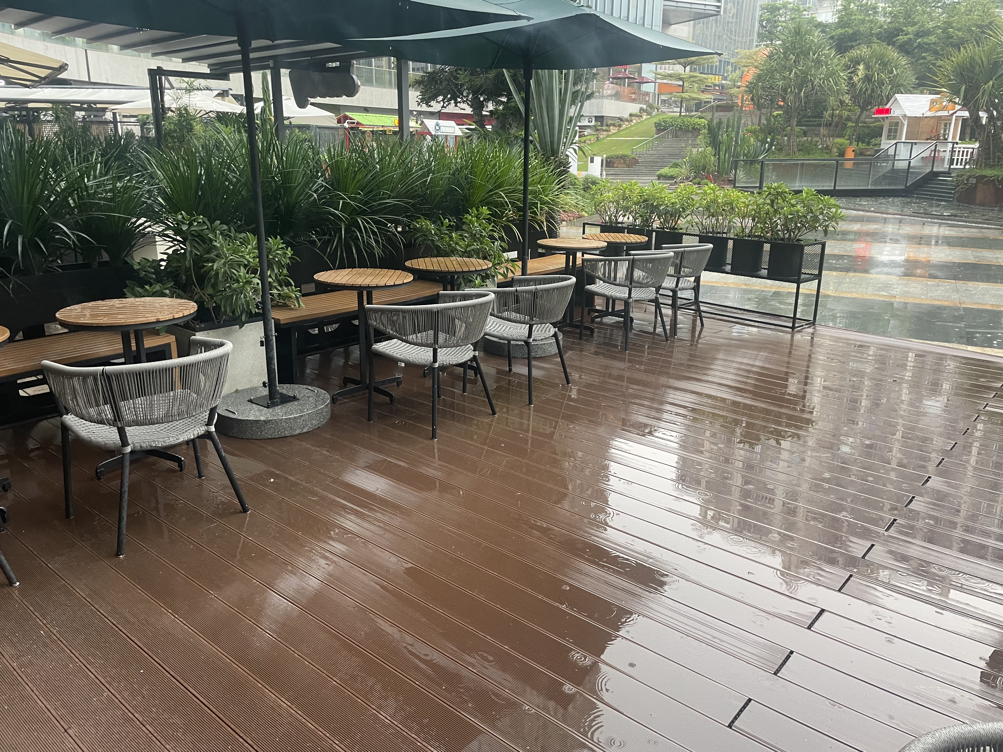 La planche de terrasse WPC est-elle étanche ?