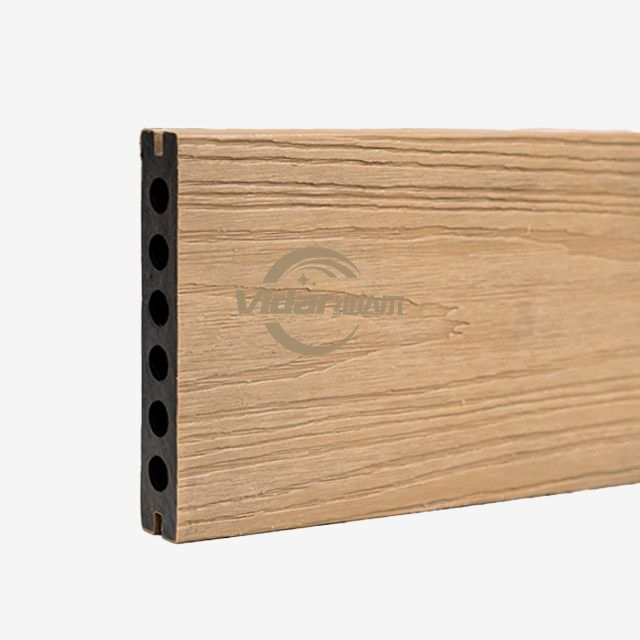 Platelage composite pour jardins côtiers